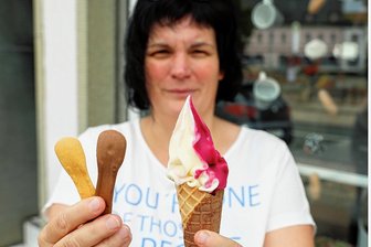 In einem Fraureuther Eiscafé gibt es jetzt Löffel zum Vernaschen - Im Eiscafé von Sandra Schubert können auch die Löffel mitgegessen werden.