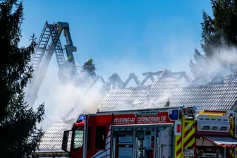 In einer Woche zwei Brände bei Geringswalde: Polizei ermittelt nun wegen Brandstiftung - In Dittmannsdorf brannte am Dienstag der Dachstuhl eines Wohnhauses.