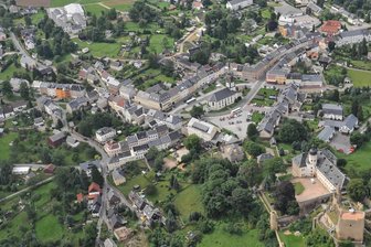 In Frauenstein wird gefeiert: In der Festwoche zum 150. Kirchenjubiläum gibt es eine besondere Aufführung - Am Frauensteiner Markt - mitten im Zentrum - thront die Stadtkirche. Eine vorherige Kirche an dem Standort mit einer Silbermann-Orgel war einem Stadtbrand zum Opfer gefallen.