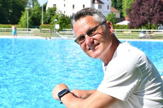 In Freibädern zwischen Freiberg und Neuhausen schließen sich die Tore - Im Freibad in Weißenborn hat Renè Schneider, Fachangestellter für Bäderbetriebe, noch bis zum Wochenende kleine und große Gäste begrüßt. Nun geht die Einrichtung in die Winterpause.