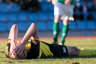 In Freiberg, Langenau und Flöha heißt es über Pfingsten Wunden lecken - Nach der jüngsten 0:3-Heimklatsche gegen Großenhain im „Endspiel“ um Platz 3 der Landesklasse Mitte wollen die Freiberger Kicker um Kevin Budach den Kopf freibekommen.