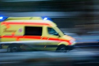 In Gegenverkehr geraten: Motorradfahrer in Schneeberg schwer verletzt - 