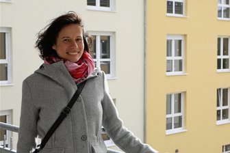 In Glauchau geht ein weiteres Pflegeheim ans Netz - Die Leiterin des neuen Pflegeheimes Lysann Kirmes-Schulze stammt aus der Freiberger Region, ist studierte Gesundheitsökonomin und kehrte kürzlich aus Nordrhein-Westfalen in die Region zurück.