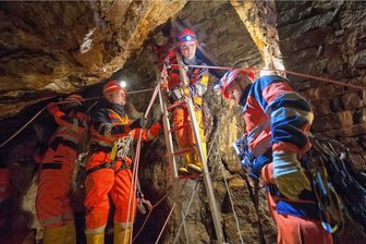 In Höhe und der Tiefe: Sachsens Retter kommen ins Erzgebirge - Spezialisten des Bergbau- und Höhenrettungszuges der Stadtfeuerwehr Annaberg-Buchholz kommen auch Untertage zum Einsatz. 