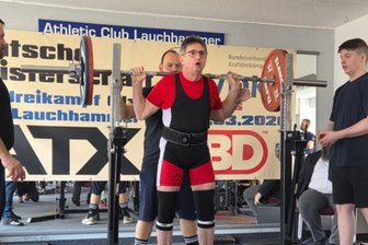 In hohem Alter auf Rekordjagd: Powerlifter aus dem Erzgebirge räumen ab - Mit seinem Titelgewinn sorgte Manfred Geipel für den DM-Höhepunkt aus Annaberger Sicht.