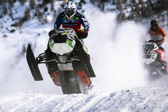 In Italiens Bergen: Snowcrosser aus dem Erzgebirge meistern Kaltstart mit Schneesturm - Jens Ullmann vom MC Grünhain in seinem Element – beim Snowcross in den italienischen Alpen.