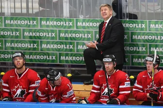 In Klinik: Augsburger Eishockey-Trainer schwer erkrankt - Eishockey-Trainer Bill Peters von DEL-Club Augsburger Panther ist schwer erkrankt. (Archivbild)
