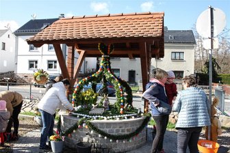 In Lauterbach glänzt der Osterbrunnen - Der Osterbrunnen in Lauterbach ist geschmückt worden.