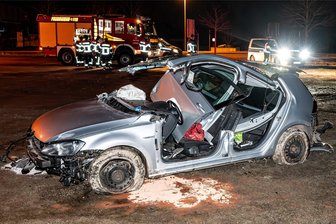 In Leisnig über eine Verkehrsinsel gefahren - Frau schwer verletzt - Bei einem Unfall in Leisnig erlitt eine Frau schwere Verletzungen.