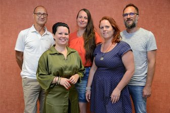 In Lunzenau gibt es jetzt ein Gesundheitszentrum - Axel Putzschke (v. l.) hat sich Antje Reinert, Petra Hahn, Carmen Petrus und Mirko Löffler mit ins Gesundheitszentrum geholt.