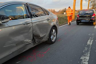 In Meßbach hat es gekracht: Hyundai gerät auf falsche Fahrbahn - Unfall auf der Hofer Landstraße in Meßbach: Ein Hyundai kam auf die Gegenfahrbahn und touchierte einen Ford.