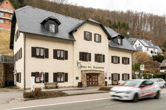 In neuer Ausstellung im Erzgebirge dreht sich alles um die Katze - Im Haus der Begegnung wird am 4. April eine neue Ausstellung eröffnet.