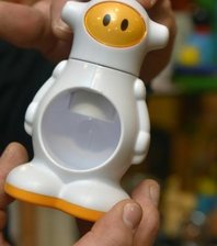 In Neuhausen bleiben die Astronauten am Boden - Es gibt nicht nur hölzerne Nussknacker, wie dieses Marsmännchen aus Kunststoff beweist.