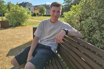 In Neukirchen sitzt SPD wieder mit am Tisch: Franz Mäußer hofft auf Verbündete, mag Instagram und freut sich auf USA-Roadtrip - Franz Mäußer ist das jüngste Mitglied im neuen Neukirchener Gemeinderat. Im Hubert-Beier-Park hing er schon als Schüler gern mit seinen Freunden ab. Dort hatte er sich zum Interview verabredet.