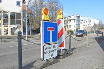 In Oberlungwitz wird die Bundesstraße 173 gesperrt - Die Schilder für die Sperrung wurden so wie hier an der Poststraße schon vorbereitet.