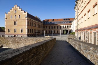 In Oelsnitz: Historiker spricht über Briefe ausgewanderter Deutscher - Auf Schloss Voigtsberg in Oelsnitz spricht am Donnerstag Historiker Sönke Friedreich.