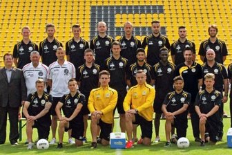 In Plauen herrscht trotz vieler Unwägbarkeiten Zuversicht - Das Aufgebot des VFC Plauen. Hintere Reihe von links: Robert Häsen, Tommy Färber, Felix Lietz, Sascha Thönelt, Florian Grossert, Filip Sajbidor, Ondrej Brusch, Falk Schindler. Mittlere Reihe von links: Vorstandsvorsitzender Wilfried Hub, Co-Trainer und Mannschaftsleiter Thomas Sesselmann, CheftrainerMichael Hiemisch, Kai Zimmermann, Bastian Wolf, Agit-Cetin Erbek, Vignon Amegan, Physiotherapeut Sebastian Köhler, Mannschaftsarzt Dr. Karsten Albig, Physiotherapeut Silvio Schubert, Sportlicher Leiter André Rabe. Vordere Reihe von links: Danny Wild, Andreas Knoll, Maik Ebersbach, Konstantin Filatow,Yuri Moraes, Björn Lambach. Zum Aufgebot gehören zudem Tom Rausch, Tommy Müller und Peter Ocovan.