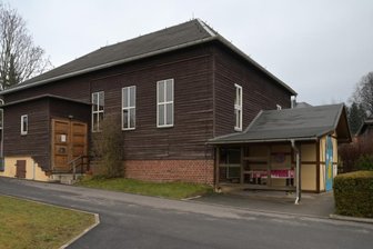 In Radweg und die Thierfelder Turnhalle wird viel Geld gesteckt - Endlich umfangreich saniert und modernisiert werden soll im kommenden Jahr die Turnhalle im Hartensteiner Ortsteil Thierfeld. 