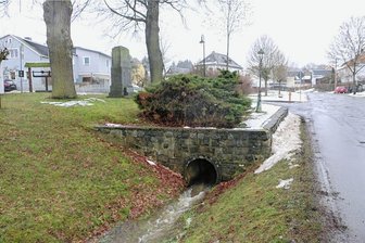 In Ranspach rückt bald der Bagger an - Die Ranspe fließt parallel zur Dorfstraße durch den gesamten Ort. Nun steht die Sanierung an.