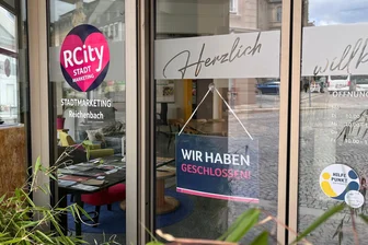 In Reichenbach tickt die Uhr: Wie geht es mit den Veranstaltungen im Kinderkaufhaus weiter? - Droht in Sachen Stadtmarketing im ehemaligen Kinderkaufhaus Reichenbach ab September zum Dauerzustand zu werden: „Wir haben geschlossen.“