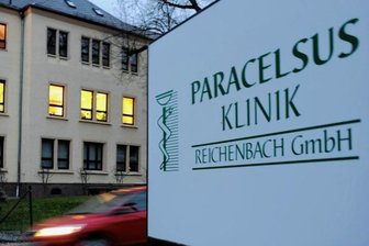 In Reichenbacher Klinik gehen Ende März die Lichter aus - Die insolvente Paracelsus Klinik Reichenbach stellt mit dem 31. März 2023 ihren Betrieb ein. Die Idee, nahtlos ein Gesundheitszentrum am alten Standort an den Start zu bringen, ist gescheitert. 