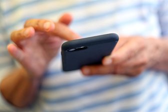 In Rochlitz gibt es eine Überraschung zum Frauentag und Infos zum Smartphone - Im Generationentreff Rochlitz können Interessierte Infos zur Bedienung des Smartphones erfahren.