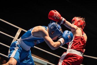 In Roßwein fliegen die Fäuste: Landesmeister der Nachwuchsboxer werden ermittelt - Jonas Neuber (l.) peilt am Sonntag den Landesmeistertitel in seiner Klasse an.