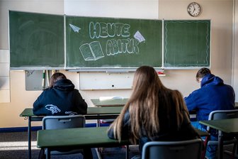 In Sachsen beginnen die Abi-Prüfungen: Was Schüler, Lehrer und Eltern zum Wegfall des „Corona-Rabatts“ sagen - In Sachsen beginnen die Abschlussprüfungen, erstmals ohne den sogenannten „pandemiebedingten Nachteilsausgleich“.