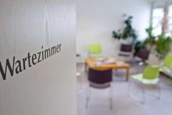In Sachsen sind mittlerweile 383 Hausarzt-Stellen unbesetzt - Immer mehr Haus- und Facharztpraxen im Freistaat stehen vor dem Aus.