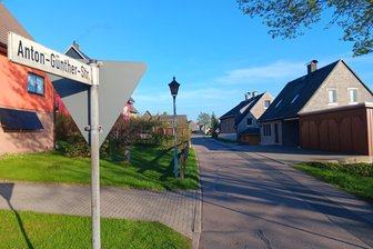 In Seiffen rollt die Asphaltfräse an: Welche Straßen im Spielzeugdorf saniert werden sollen - Die Anton-Günther-Straße in Seiffen soll noch in diesem Jahr erneuert werden.
