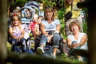 In Serenade schwingt Wehmut mit - Sogar aus Chemnitz waren Gäste mit Campingstühlen und Decken angereist.