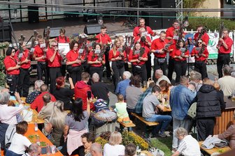In Stadt im Erzgebirge wird gefeiert: Wenn Partystimmung auf Geschichte trifft - Die Schalmeienkapelle Steinbach wird zum Färberstraßenfest in Thum die Stimmung wieder mit anheizen.