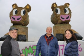 In Thierbach geht die Post ab: 725-Jahrfeier und Schalmeienfest stehen an - Vorfreude aufs große Fest: Uwe Schamberg, Thomas Pötschner und Kristin Ritter Winkler gehören zu den Organisatoren.