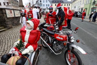 In Thum kommt der Rupprich mit der Simme und sein Kumpel mit der MZ - 