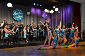 In Volkshaus im Erzgebirge wird erst getanzt und dann gelernt - Die Tänzerinnen von Heegilegs wollen auch in diesem Jahr gemeinsam mit Brass 94 bei „Brass & Dance“ das Publikum im Volkshaus unterhalten.