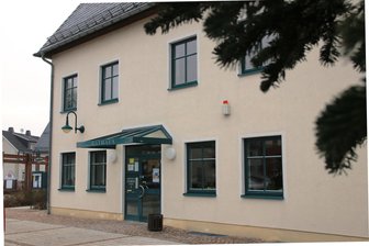 In welchem Vogtlandort jetzt Passbilder direkt in der Meldestelle möglich sind - Im Rathaus können sich die Bürger künftig fotografieren lassen.