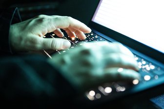 In Westsachsen und im Vogtland: 280.000 Euro Schaden durch Telefonbetrug - Unbekannte sollten niemals Zugriff auf den Computer erhalten, so die Polizei.