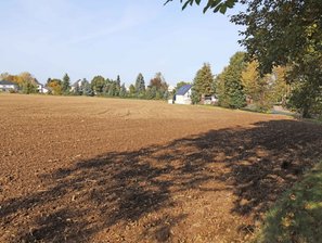 In Zug entsteht Platz für bis zu 45 Eigenheime - Auf diesem Areal entlang der Zuger Hauptstraße soll ein neues Wohngebiet entstehen. 