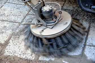 In Zwickau beginnt die Zeit der Kehrmaschinen - In Zwickau werden Straßen ab sofort wieder maschinell gereinigt.