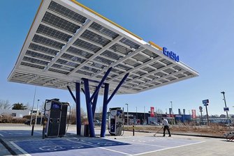 In Zwickau fahren mit der Energie der Sonne - Der Schnellladepark von EnBW in Meerane.
