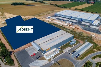 In Zwickau wird's für Adient zu eng - Das Baufeld für das Werk im Industriegebiet Meerane-West. Daneben hat sich DHL angesiedelt. 