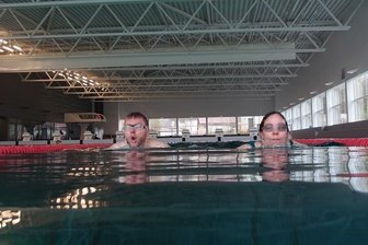 In Zwickauer Bädern bleibt das Wasser warm - Das Wasser in der Zwickauer Glück-Auf-Schwimmhalle wird auch weiterhin auf 28 Grad Celsius angewärmt.  