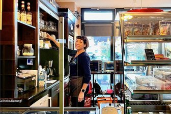Ina Friedl und ihr Café: So geht es weiter im Stollberger Dürer - Seit elf Jahren betreibt Ina Friedl ihr Café im Dürer, ist Herz des Hauses und Anlaufstelle für Jung und Alt.