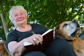 Ina Rau: Abschied nach 15 Jahren von der Peniger Kommunalpolitik - Seit 15 Jahren ist Ina Rau in Penig Stadträtin, aber zur Wahl im Juni tritt sie nicht mehr an. Sie genießt dann ihre Zeit mit Hündin Laika und mit guten Büchern.