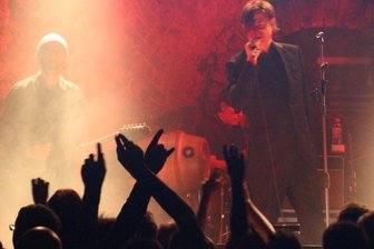 Indiegott auf Kultbühne: Phillip Boa and the Voodoclub spielen wieder in der Leipziger Moritzbastei - Konnte nach Corona wieder gefeiert werden: Phillip Boa and the Voodoclub in der Leipziger Moritzbastei.