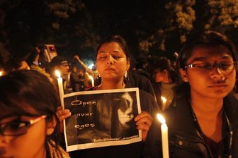 Indiens urbane Generation: Raus aus der Scham-Ecke - Mahnwache in Neu Delhi am 16. Januar 2013 - wenige Wochen nach dem Tod von Jyoti Singh 