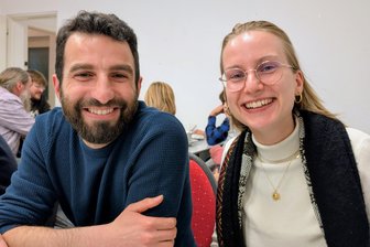 Indische Suppe, syrische Baklava, sächsische Herzlichkeit: So bunt ist Freibergs „Küfa“ - Bassel und Clara kennen sich vom Studium und genießen das Kochen und Essen in der „Küche für alle".