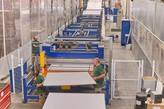 Industrie besorgt um Aufschwung - Für diese Honeycomb-Anlage zur Herstellung von Honigwaben hat die Firma Swap in diesem Jahr mehr als 1,5 Millionen Euro investiert. 