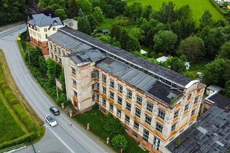 Industriebrache im Erzgebirge seit drei Jahren „fast verkauft“: Wird das noch was? - Die alte Neukirchnerfabrik in Affalter steht seit vielen Jahren leer. Ihr Verkauf ist bis heute nicht abgeschlossen.