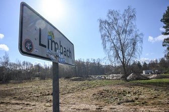 Industriebrache wird zu Parklandschaft: Millionenprojekt „Aktie“ in Limbach-Oberfrohna - Ein Blick auf das Gelände der ehemaligen Aktie an der Waldenburger Straße in Limbach-Oberfrohna.